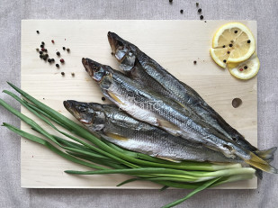 Морской коктейль (500гр): Корюшка вяленая с икрой