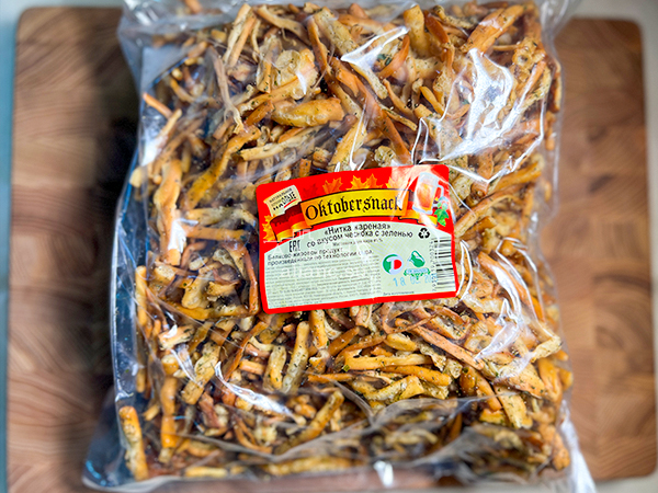 Нитка ЖАРЕНАЯ "Чеснок с зеленью" Oktobersnack 1 кг (сырный продукт) в Воскресенске