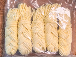 Сыр Чечил паутинка (васаби)  500 гр.: Сырный продукт ФЕРМЕРСКИЙ коса белая